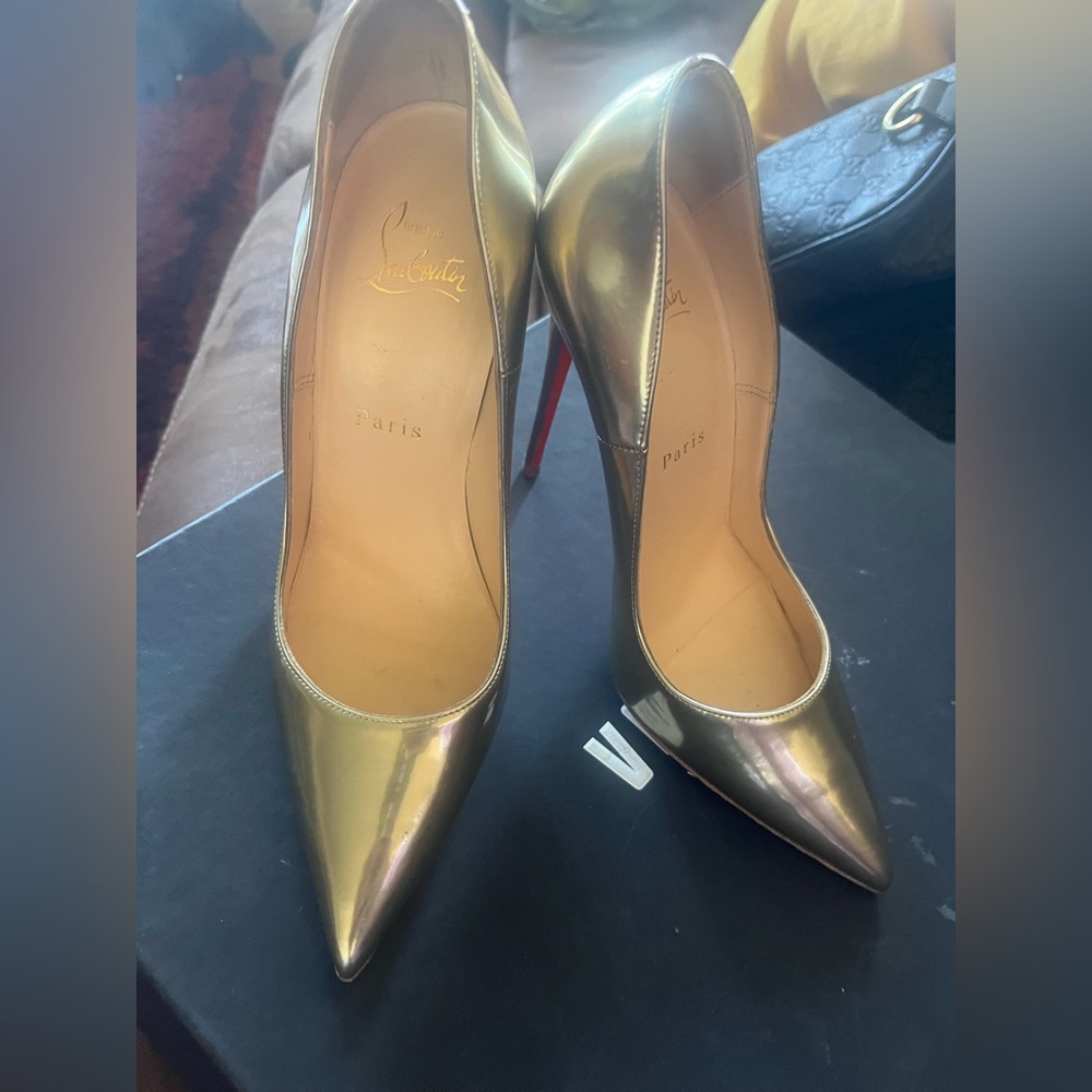 Gold Christian Louboutin heels size 37 (7) women’s